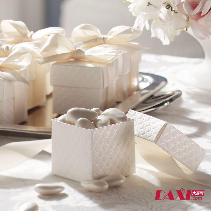 简单大方的方形喜糖盒 简约时尚的欧式个性