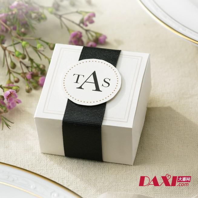 简单大方的方形喜糖盒 简约时尚的欧式个性