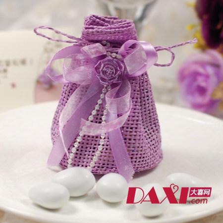 绚丽奢华的紫色婚礼喜糖盒 展现个性浪漫的婚礼氛围