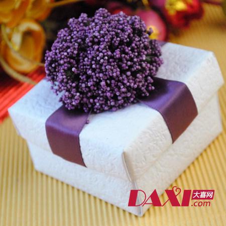 绚丽奢华的紫色婚礼喜糖盒 展现个性浪漫的婚礼氛围