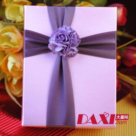 绚丽奢华的紫色婚礼喜糖盒 展现个性浪漫的婚礼氛围