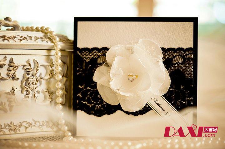 蕾丝刺绣的婚礼请柬 精致个性的婚礼请柬设计