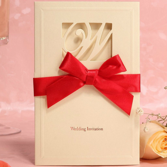 镂空对折蝴蝶结——婚礼请柬（http://card.lovewith.me/）