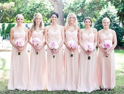 美丽的伴娘团礼服让你的闺蜜也美美哒靓丽粉色系礼服