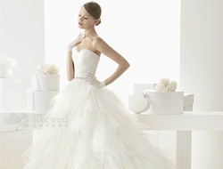 简约典雅精致美丽的蓬裙婚纱礼服摄影照片