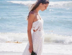 简洁沙滩婚纱 打破传统礼服