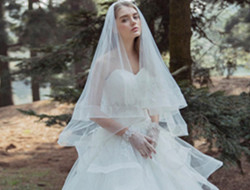 纯洁的白色新娘婚纱礼服 梦幻新娘