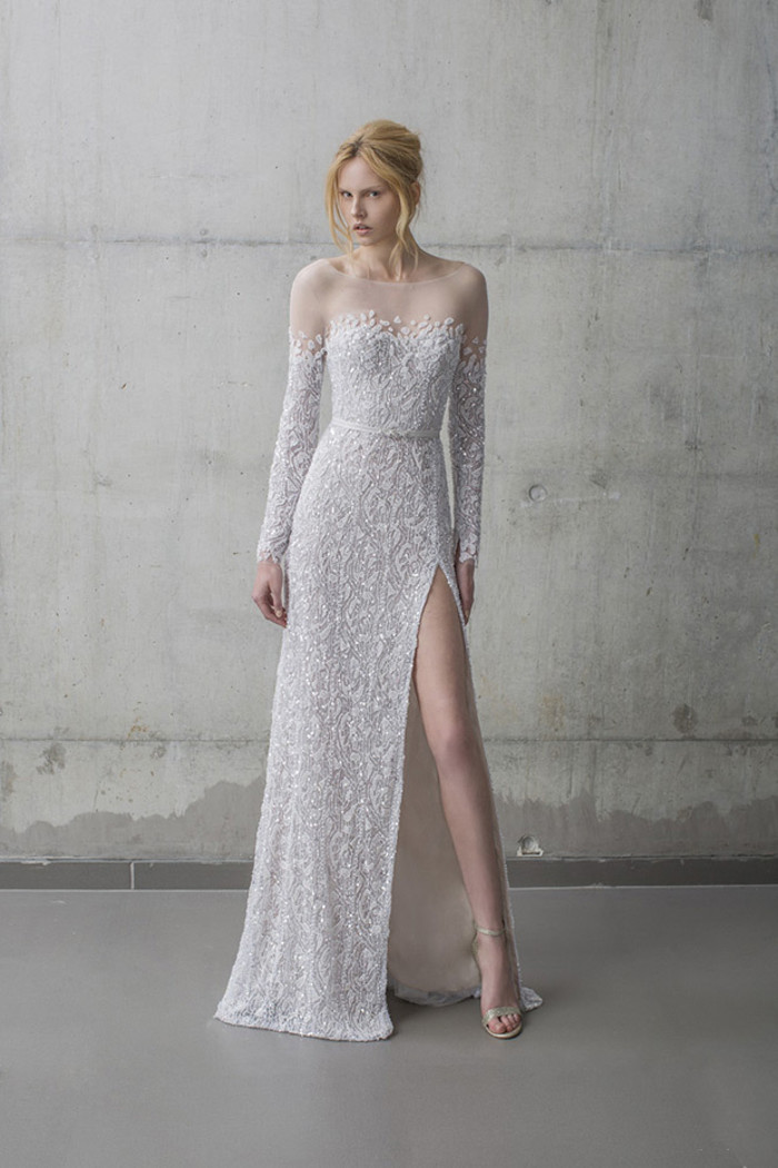 Mira Zwillinger 来自以色列的婚纱品牌，2016最新季婚纱以星尘为主题，礼服上缀满大量闪闪发光的装饰物，给人一种梦幻、空灵的感觉