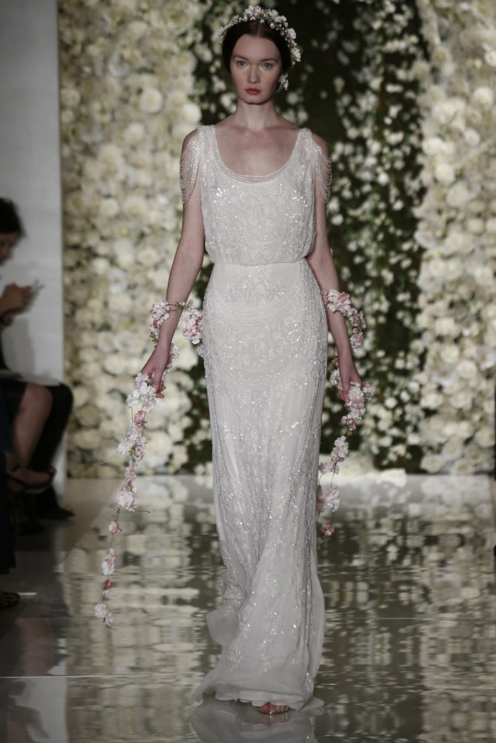 Reem Acra Bridal Fall 2015。雷姆·阿克拉2015秋冬婚纱发布。蕾丝与镂空设计在性感中不失端庄优雅。