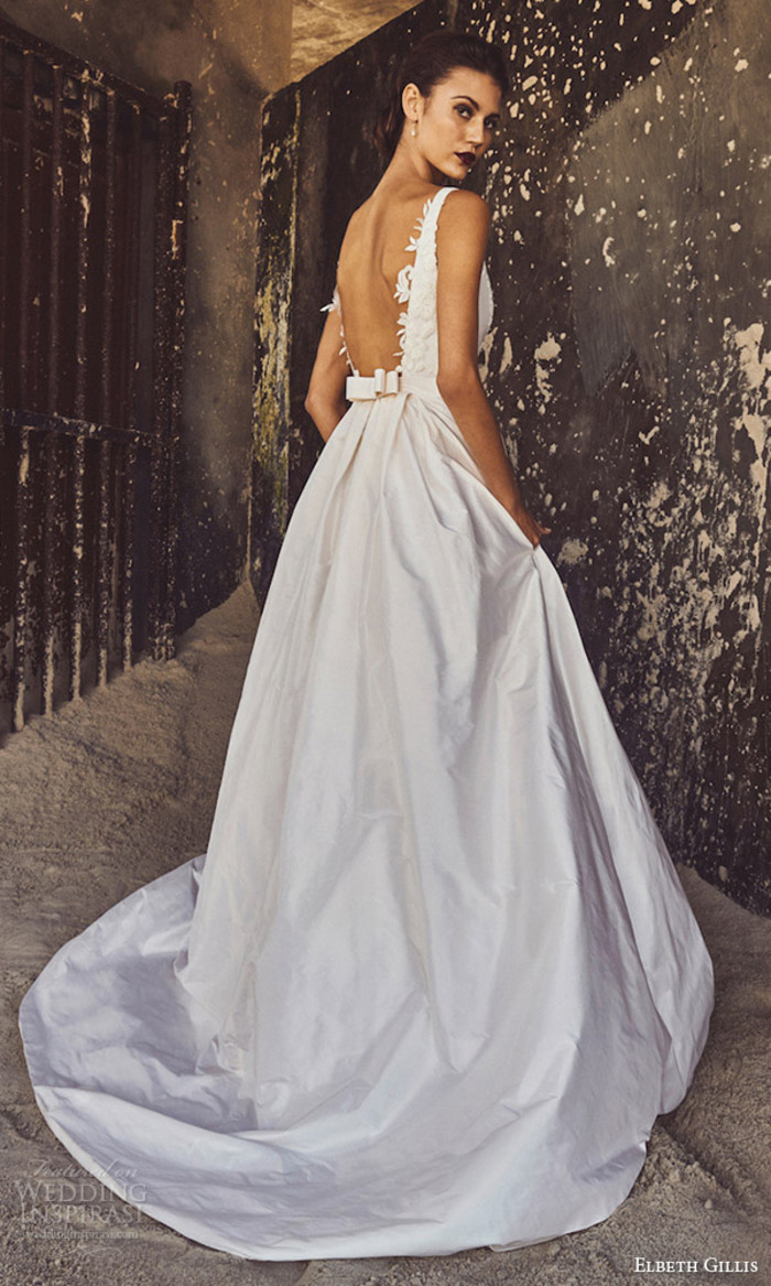 南非设计师婚纱品牌 Elbeth Gillis 释出最新2017「Luxury」系列婚纱，这个系列设计师打造八款典雅婚纱礼服，奢华的面料、精致蕾丝和绣花，让新娘更加光彩迷人！