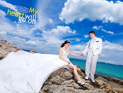 一米阳光海滩礁石甜蜜婚纱照白色3米长拖典雅婚纱摄影