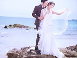 海边礁石那片海典雅时尚海边婚纱摄影