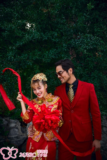 复古建筑东方传统红色婚服婚纱摄影照片