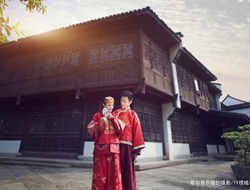 复古中式风古建筑油纸伞红色嫁衣婚纱摄影