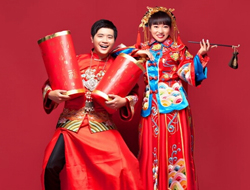 复古中国风麻将情侣红色中式喜服婚纱摄影照片