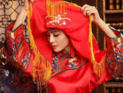 感受中国的传统风韵 中式凤冠霞帔婚纱照
