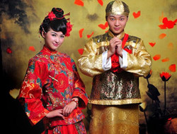 中国红的浪漫风情 古装婚纱照片欣赏