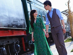 火车旅行回乡铁轨旁恋爱故事点点滴滴的回忆婚纱摄影照片