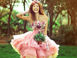 彩色可爱小短裙树林绿地室外情侣婚纱摄影照片