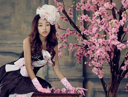 在那桃花盛开的季节头戴花朵头饰摄影婚纱礼服照片