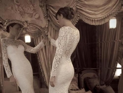 镜子在婚礼摄影中的妙用唯美修身礼服