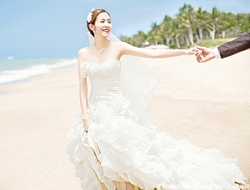 海边婚纱照清新自然纯白婚纱礼服
