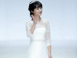 杨紫穿婚纱走秀变“结婚狂”女星婚纱造型PK