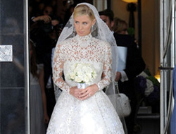 身穿Valentino婚纱大婚 妮基·希尔顿婚纱照