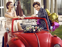 欧式街拍红色跑车浪漫时尚婚纱摄影照片
