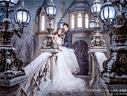 欧式建筑城堡婚纱照浪漫雪景唯美典雅婚纱摄影