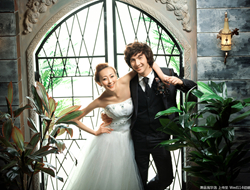 时尚典雅欧式室内婚纱照高贵优雅黑白结婚照片