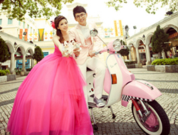 粉色记忆浪漫欧式街边摄影婚纱照