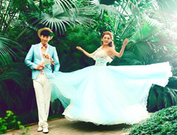 温室中的热带雨林清新风摄影自然纯情风格的婚纱照