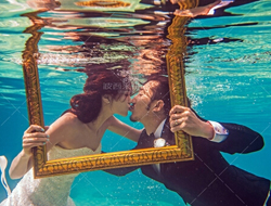 水下摄影-水之恋另类情侣婚纱摄影照