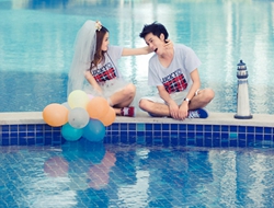 酒店游泳池创意可爱简单风格情侣婚纱摄影
