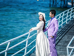 典雅草帽情侣写真海边唯美紫色西装情侣艺术照