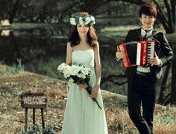 清新自然手风琴道具森林主题外景情侣婚纱照摄影
