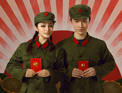 红色革命军团复古文艺热血青春情侣照分享