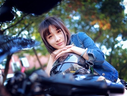 摩托车上的女孩创意个性美女写真