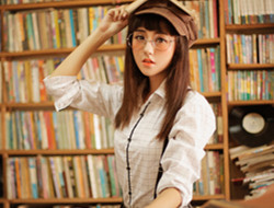 书屋里的日系女孩 学海无涯