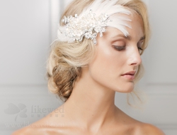 优雅的婚礼头饰简洁的发型搭配上特别的头饰