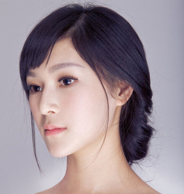 古典范十足的新娘发型 