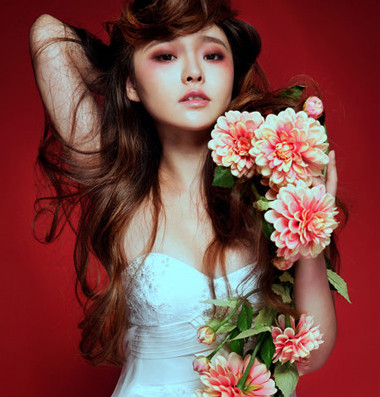 古典范十足的新娘发型 