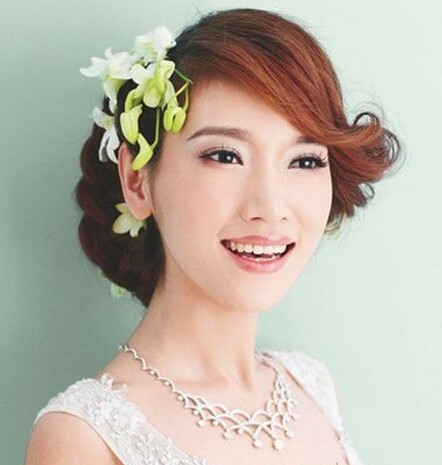 俏丽大方韩式新娘发型 