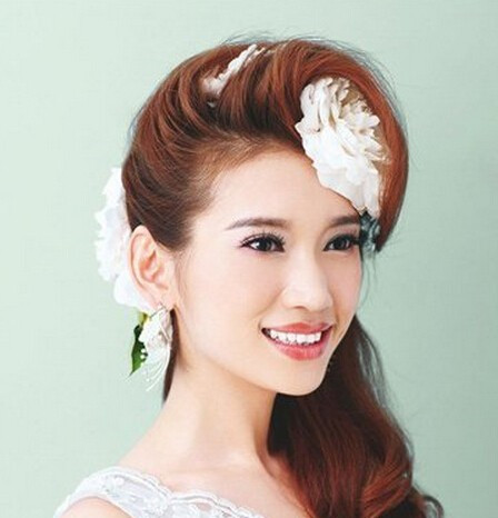 俏丽大方韩式新娘发型 