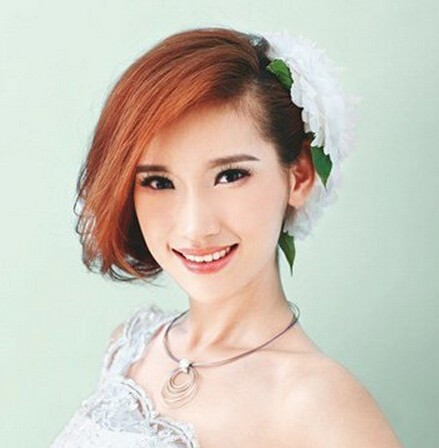 俏丽大方韩式新娘发型 