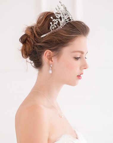 2016年最新新娘盘头发型推荐 