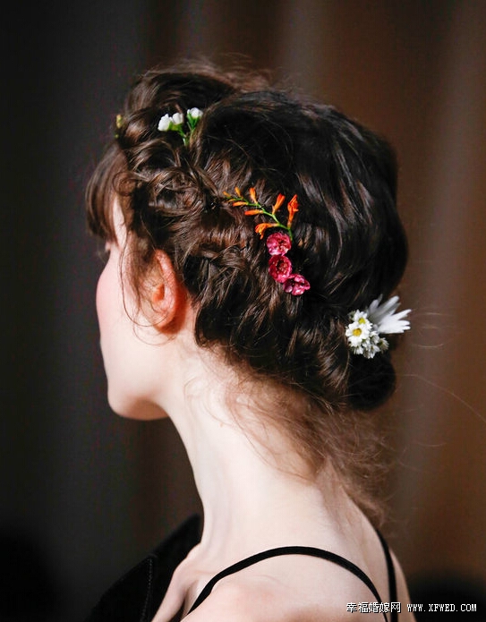 Valentino2015春夏新娘盘发造型 犹如落入凡间花仙子
