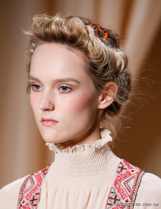 Valentino2015春夏新娘盘发造型 犹如落入凡间花仙子