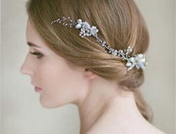 打造多种造型的神奇新娘发型 秀发中的珠宝